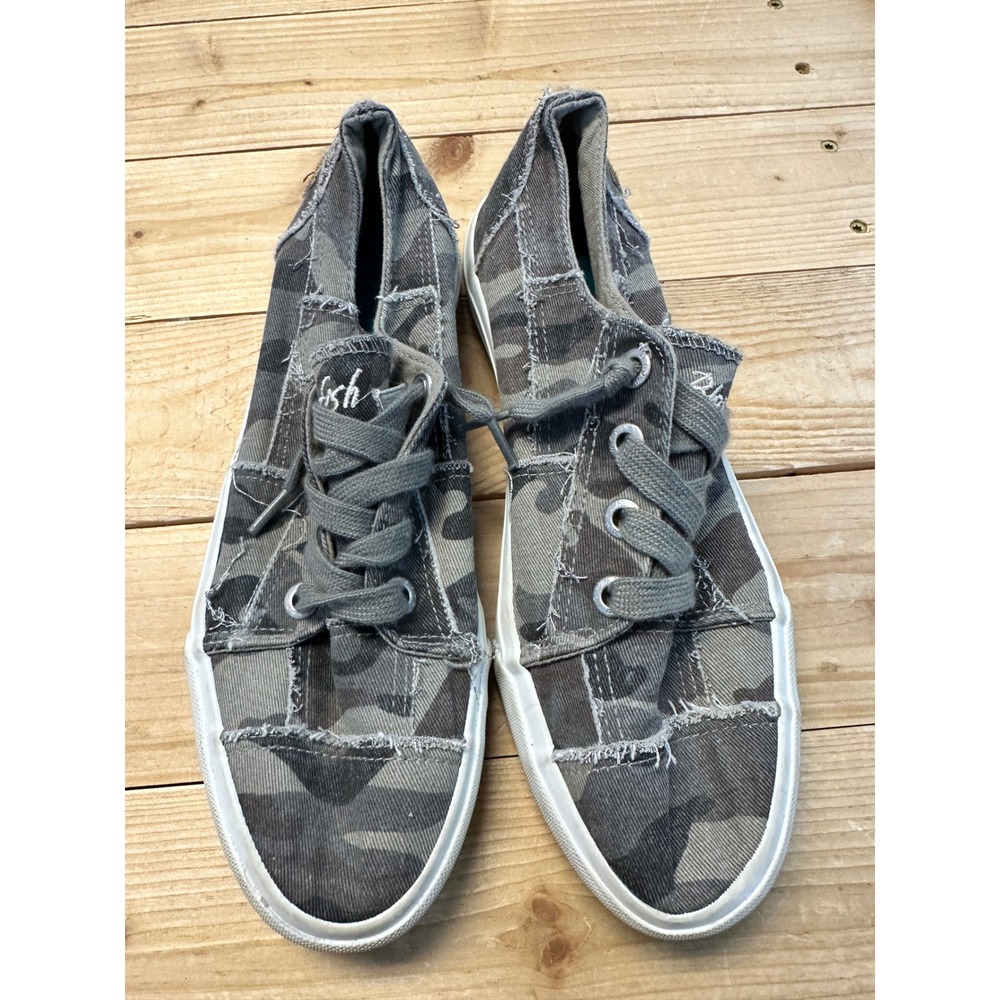 Blowfish Malibu Women's Camo Canvas Low Top Sneakers Size 8